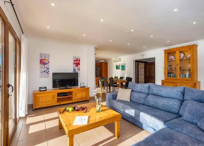 Candela By 卡拉恩·布拉内斯